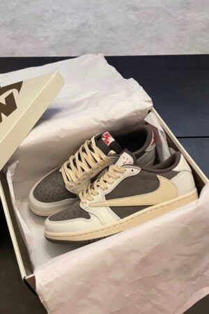NIKE JORDAN X TRAVIS SCOTT AIR JORDAN 1 LOW OG ”REVERSE MOCHA” SNEAKERS