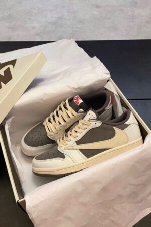 NIKE JORDAN X TRAVIS SCOTT AIR JORDAN 1 LOW OG ”REVERSE MOCHA” SNEAKERS