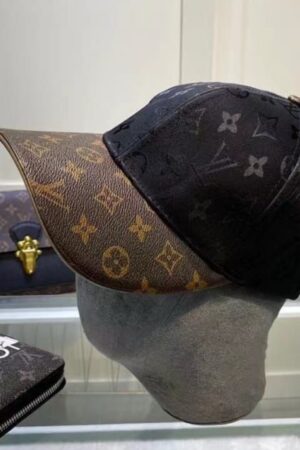 Louis Vuitton Monogram Cap Black